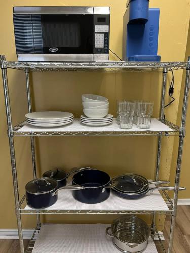 Sleeps 6 2BR Condo with 4 Beds in New Castle plus WIFI in New Castle, USA