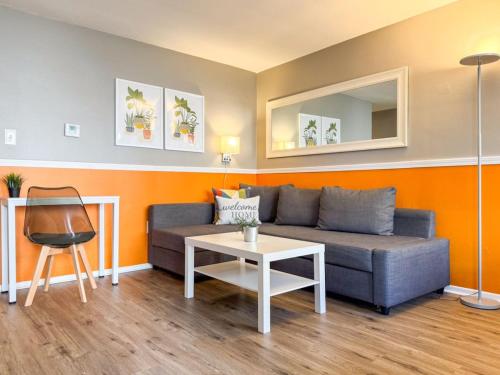 Charming 2 Bedrooms with Sofa Bed and WIFI image