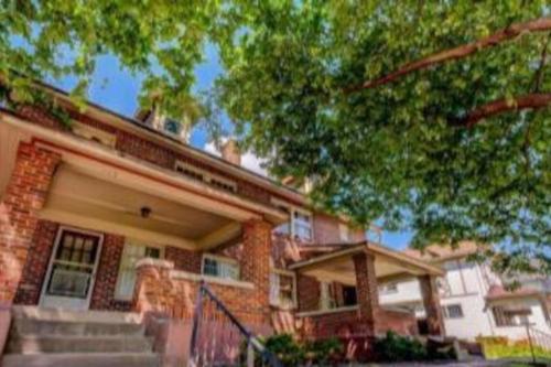 Sleeps up to 20 in Dayton with 6 Bedrooms plus 2 Full Kitchens in Dayton, USA