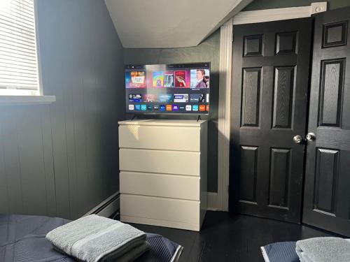 Beautiful Country Home 7 Beds Sleeps 9 in Johnstown, USA