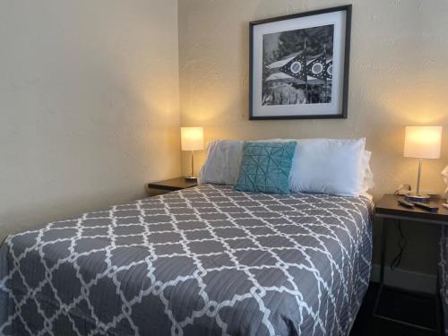 Dayton with 5 Beds Sleeps 10 2 Bedrooms plus WIFI in Dayton, USA