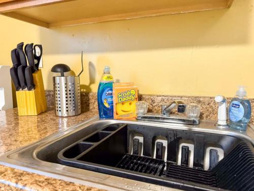 Sleeps 8 Charming 2 BR with 5 beds plus WIFI detail