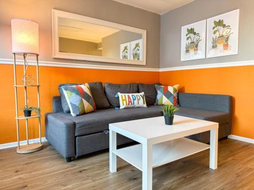 Sleeps 9 2 Bedrooms 6 Beds plus Parking and WIFI image