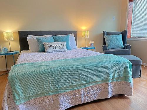 . Charming Studio Jeannette Sleeps 3 Queen Bed