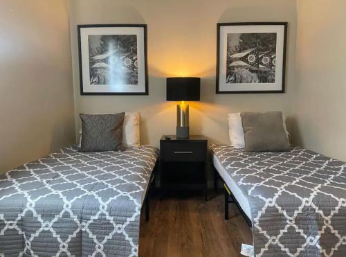 Sleeps 16 with 11 Beds 6 Bedrooms plus WIFI, Dayton