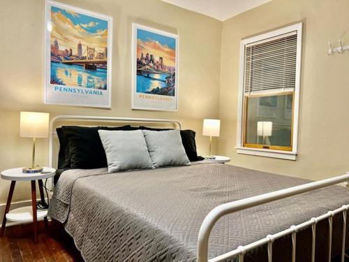 Amazing Sleeps 19 with 14 beds at Downtown Location in Pittsburgh, USA