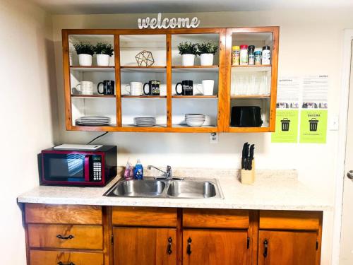5 BR, 10 Beds, Sleeps 14, Large Off-Street Parking near Indiana Farmers Coliseum