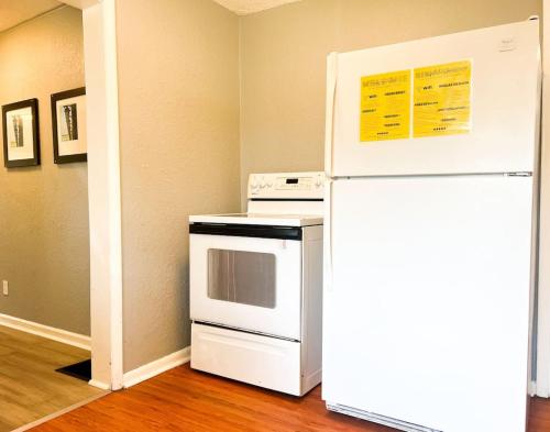 5 BR, 10 Beds, Sleeps 14, Large Off-Street Parking near Indiana Farmers Coliseum