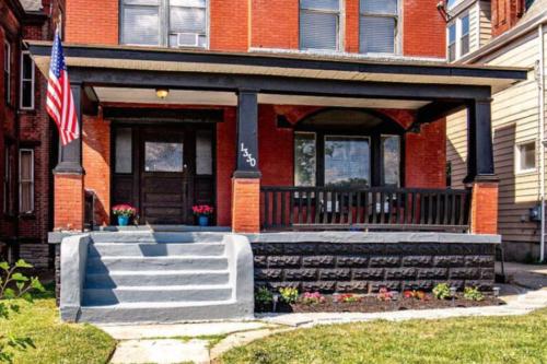 Downtown Mansion with 7 Bedrooms 2.5 Baths Sleeps 20 in Cincinnati, USA