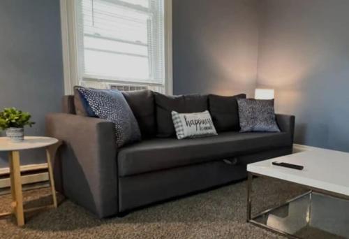 Sleeps 20 6 Bedrooms with 13 Beds plus Parking and WIFI in New Castle, USA