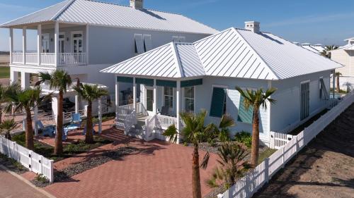 Three-Bedroom House image 8