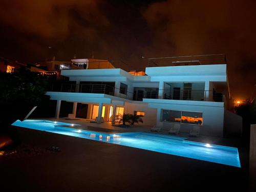 Hastinapura, acceso directo al mar in Es Castell