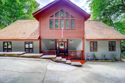 Spacious Home with Deck 1 Mi to Otter Falls! in Seven Devils, USA