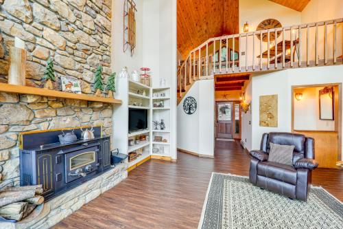 Spacious Home with Deck 1 Mi to Otter Falls! in Seven Devils, USA