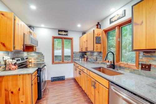 Spacious Home with Deck 1 Mi to Otter Falls! in Seven Devils, USA
