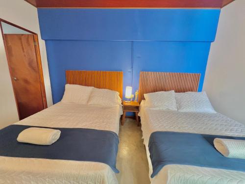 2 double beds