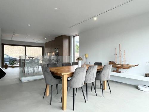 Exklusiv villa med sjoutsikt och egen brygga in Nacka