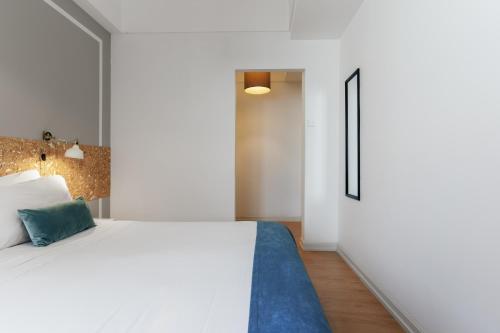 Luxury Apartment image 10