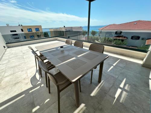 Beautiful new PalmTree Apartments in Vir