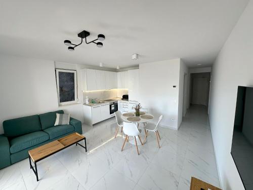 Beautiful new PalmTree Apartments in Vir