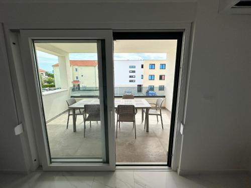 Beautiful new PalmTree Apartments in Vir