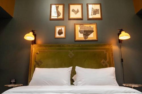 The Gas Lamp Hotel - Tesla Room in Philadelphia, USA