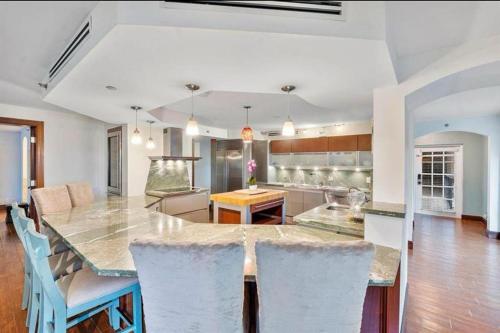 A Jupiter Gem 2 bedroom 2 bathroom apartment in Jupiter Inlet Beach Colony, USA