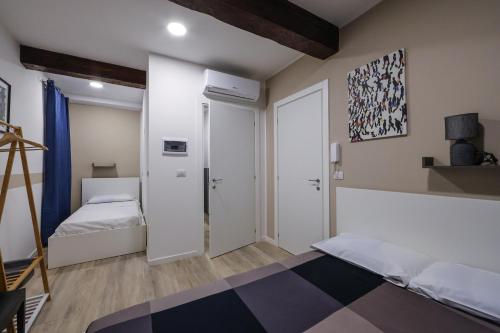 Superior Double Room image 6