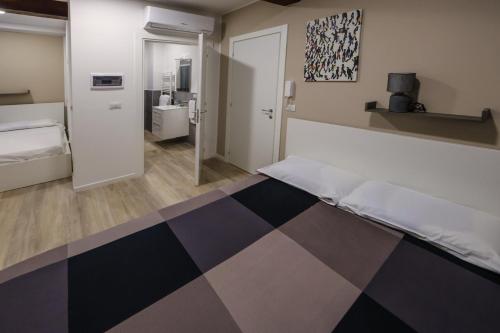 Superior Double Room image 10