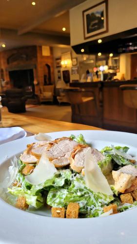 Fox & Hounds Country Hotel - image 8