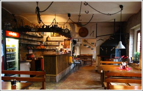 餐廳, Penzion Na Kovárně (Penzion Na Kovarne) in 布蘭納