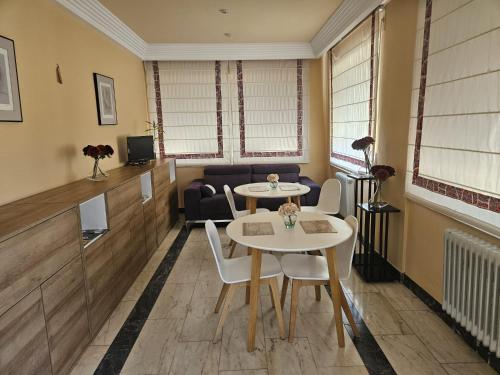 Casablanca Hotel Studios - image 9