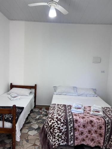 1 double bed, 1 twin bed