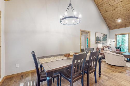 Rustic Elegance of Ellijay in Ellijay, USA
