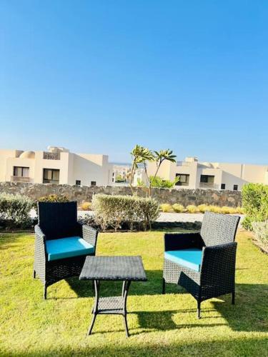Luxury 1 br flat with garden - Tap to explore photos