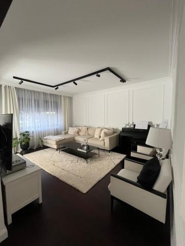 Zagreb home, Maksimir