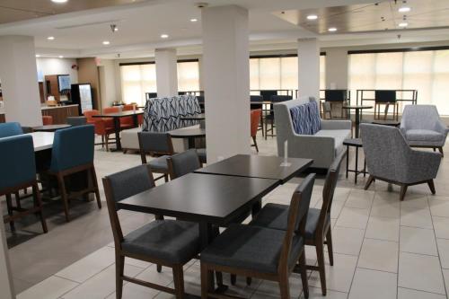 Holiday Inn Express Birmingham Irondale East By IHG - 식음료(F&B)