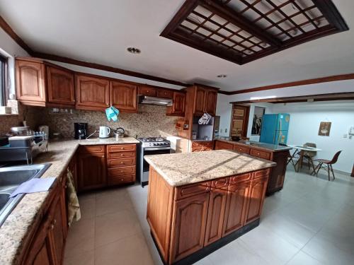 廚房, Hostal Mochiliers Bed and Breakfast in 昆卡