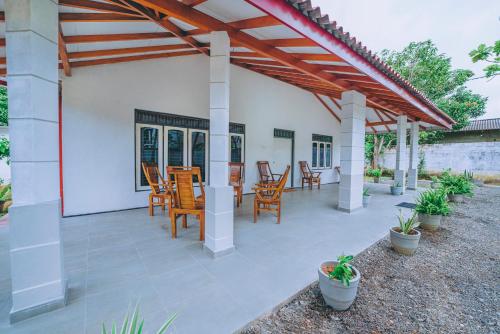 Three-Bedroom House image 10