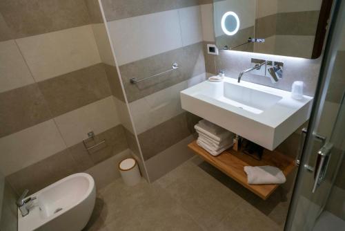 Petit Hotel - image 4