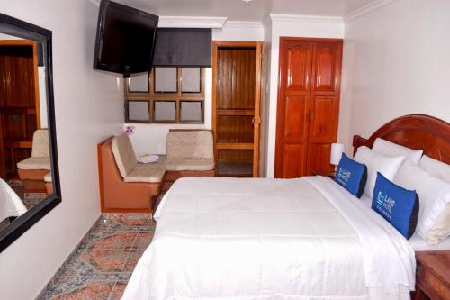 Standard Double Room image 10