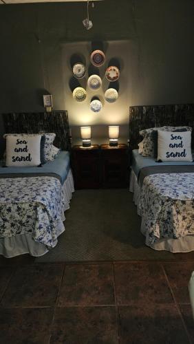 2 twin beds