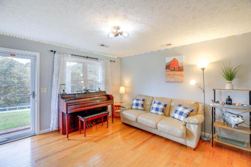 Peaceful and Pet-Friendly Retreat in Elizabethton! in Elizabethton, USA