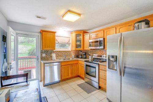 Peaceful and Pet-Friendly Retreat in Elizabethton! in Elizabethton, USA