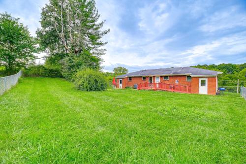 Peaceful and Pet-Friendly Retreat in Elizabethton! in Elizabethton, USA