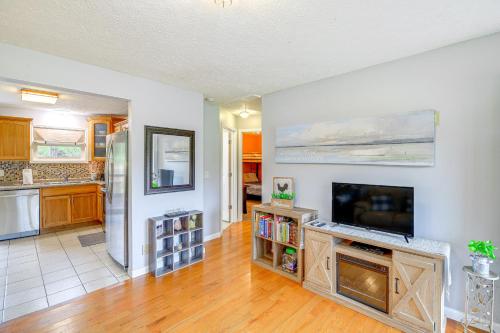 Peaceful and Pet-Friendly Retreat in Elizabethton! in Elizabethton, USA