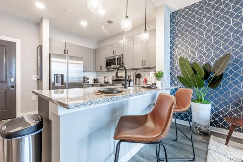 Spacious Apartment Minutes to Downtown Nashville! Perfect For Extended Stays! Free Parking, Pet-Friendly, High-Speed Wi-Fi! in Nashville, USA