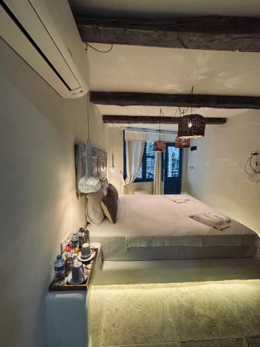 Standard Double Room image 7