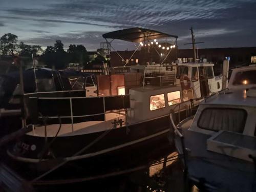 Зовнішній вигляд готелю, Gemütliches Wohnschiff (Gemutliches Wohnschiff) in Brandenburg an der Havel