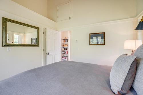 Modern Cabin with Balcony Views and Fireplace! - image 2